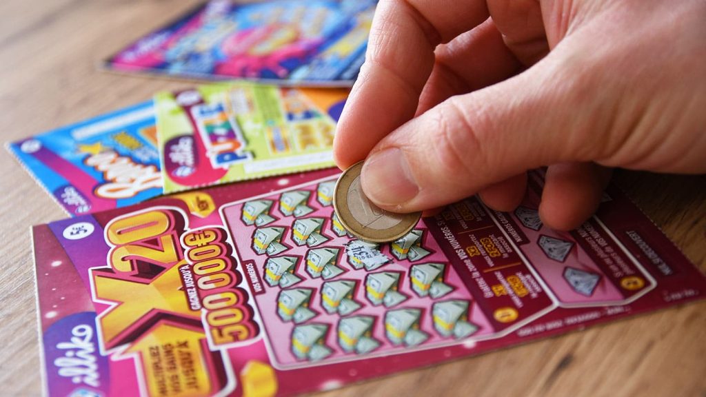 nouveau jeu à gratter fdj à 2 € une chance sur 3 de gagner jusqu’à 50 000 €